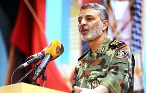 قائد الجيش الايراني: تمسّكنا بالوحدة سيطيح بالاعداء