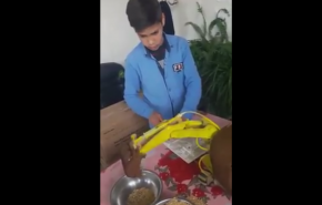 بالفيديو.. مبدع سوري صغير يبتكر حفارة كهربائية من نوع خاص