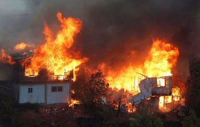  حريق يدمر 245 منزلا في مدينة فالباريزو التشيلية