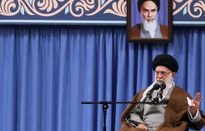 قائد الثورة: الشهيد رمز للتضحية بالنفس دفاعا عن الحق