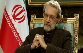 لاريجاني يؤكد اهتمام البرلمان الايراني بتقوية القوات المسلحة