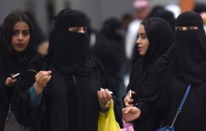 ناشطة سعودية ترتد عن الإسلام وتشعل جدلاً!