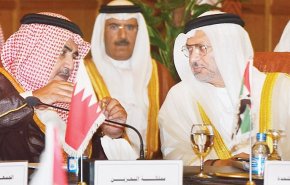 مسؤول قطري تعلیقا على اقالة خالد بن أحمد: 'الدور جاي على قرقاش'