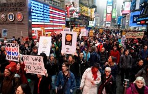 شاهد... مظاهرات في نيويورك وواشنطن ضد الحرب مع إيران