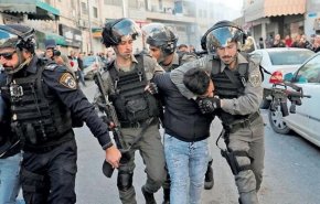الاحتلال يعتقل 10 فلسطينيين بالعيسوية بالقدس المحتلة