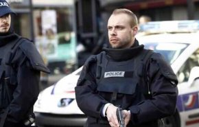 الشرطة الفرنسية تطلق النار على رجل يشهر سكيناً
