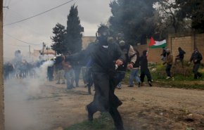 إصابة العشرات بالاختناق جراء اعتداء الاحتلال على مسيرة كفر قدوم
