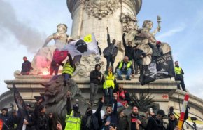 نقابات عمالية فرنسية تدعو إلى تنظيم احتجاجات اليوم