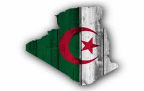 السلطات الجزائرية تمنع وزيرا من السفر وتقيل مسؤولين كبار 