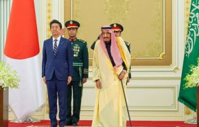 دیدار نخست‌وزیر ژاپن با شاه سعودی در ریاض

