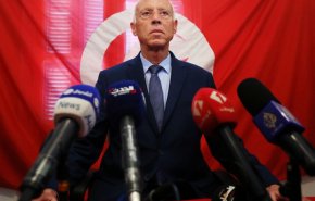  رئيس تونس يمهل الأحزاب حتى نهاية الأسبوع لتعيين مرشح لرئاسة الحكومة
