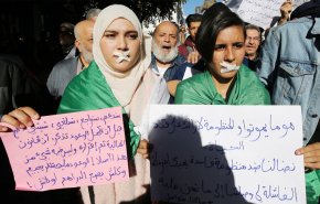 الطلبة الجزائريون يتولون الضغط لتحقيق مطالب الشارع