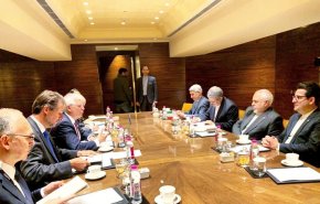 ظريف ينصح الاوروبيين بعدم الامتثال لترامب