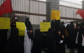 تجمع امام البرلمان الايراني..هذا ما طلبه المتجمعون+صور  