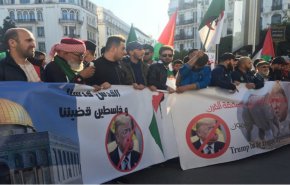شاهد الشعب الجزائري يندد بصفقة ترامب