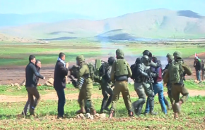 بالفيديو... مواجهات عنيفة بين الفلسطينيين والاحتلال في الأغوار