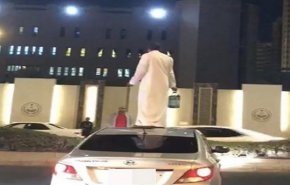 بالفيديو.. سعودي يمسك 'غالون' بنزين ويهدد بحرق نفسه