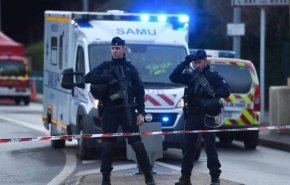 الشرطة الفرنسية تطلق النار على رجل هاجم عناصرها بسكين