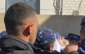 آلاف الفلسطينيين يشيعون شهيد الشرطة في قلقيلية