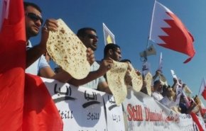 لماذا اصبح البحريني غريبا في بلده؟