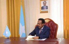 الرئيس الصومالي يوقع على القانون الجديد للبترول
