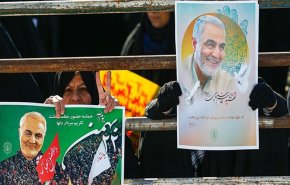 شینهوا: ایرانی‌ها با تصاویر قاسم سلیمانی، سالگرد انقلابشان را جشن گرفتند