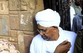 البرهان يؤكد تعاون السودان مع ’الجنائية الدولية’ حول البشير