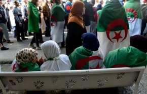 بالصور...الجزائريون يواصلون الاحتجاجات بعد مرور عام عليها