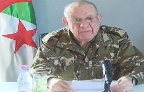 قائد الجيش الجزائري يتوعد الإرهابيين برد قوي وحاسم
