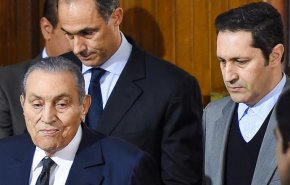 شاهد: مبارك سجل حافل بالمفاوضات والاتهامات!