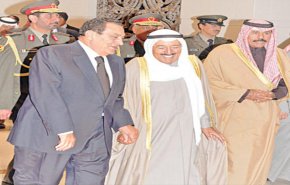 أمير الكويت يكرّم 'حسني مبارك'