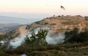 قوات الاحتلال تهاجم المواطنين المرابطين على قمة جبل العرمة في بلدة بيتا