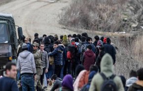 اليونان تمنع دخول مئات المهاجرين عند حدودها مع تركيا