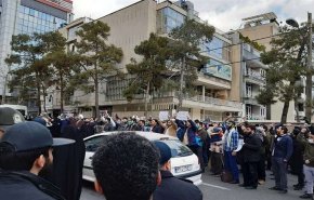 وقفة احتجاجية امام سفارة الهند في طهران تنديدا بالمجازر ضد المسلمين 