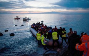 أوروبا تمد اليونان بـ700 مليون يورو لحل أزمة المهاجرين