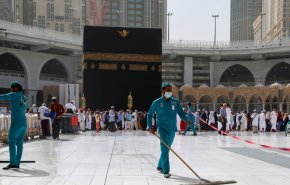 صور وفيديو/ السعودية تغلق الحرمين الشريفين 