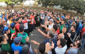الجزائر..تواصل الحراك الشعبي في الجمعة الـ55 + فيديو
