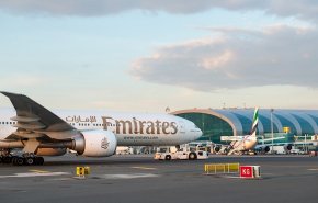 هل علقت مطارات دبي جميع الرحلات الجوية من وإلى الإمارات؟