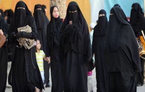 السعودية تدعو مواطنيها للالتزام بالحجر المنزلي