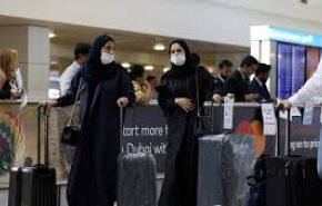 شاهد..تكدس بشري في مطار دبي لفحص 'كورونا' يثير سخرية البعض