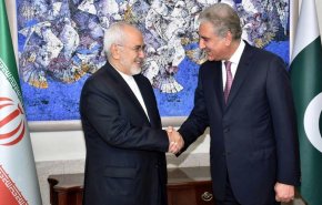 وزير خارجية باکستان يهاتف ظريف بشأن الحظر الأميركي