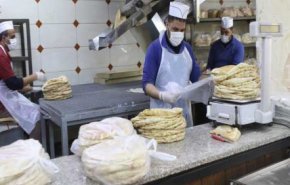 السلطات الأردنية تباشر بتوزيع الخبز على السكان