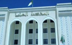 القضاء الجزائري يحكم بالسجن لـ 15 عاما على مسؤولين سابقين