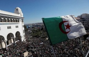 محكمة جزائرية تؤيد أحكام السجن على اثنين من رؤساء الوزراء السابقين
