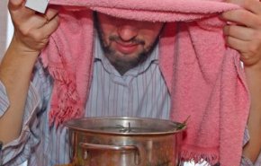 تضارب النظريات حول علاج الكورونا باستنشاق البخار 