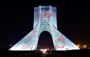 برج الحرية (ازادي) في طهران يكتسي حلّة بيضاء