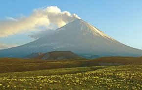 بركان كليوتشيفسكوي يطلق عمودا من الرماد ارتفاعه 6 كيلومترات