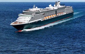 نزول ركاب السفينة الحائرة 'زاندام' السياحية في ميناء بفلوريدا