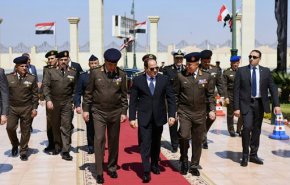 السيسي يخصص آلاف الأفدنة لصالح الجيش المصري