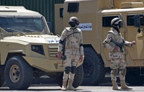 القوات المسلحة المصرية توزع كمامات طبية على المواطنين